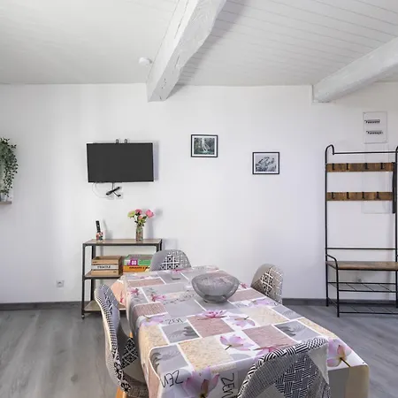 Logis Du Roussillon * 贝莱斯塔
